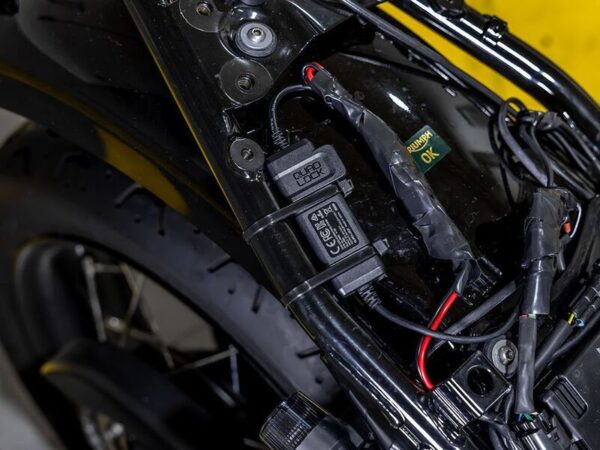 Quad Lock - Waterproof 12V To USB Smart Adaptor